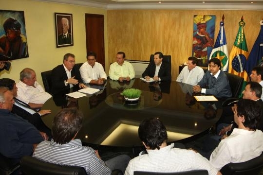 Governador Silval Barbosa e diretores do Sindipetrleo discutem o ICMS sobre os combustveis no Estado
