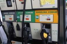 Diesel pode recuar R$ 0,08 por litro, em mdia; e gasolina, R$ 0,09 por litro
