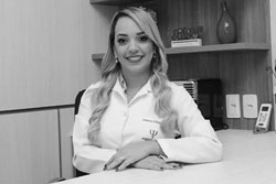 Dra Laura Oliveira Gonçalves (CRP/MT 18/2109), psicóloga atua na Abordagem Sistêmica (Terapeuta para casais, crianças, família, adolescentes)