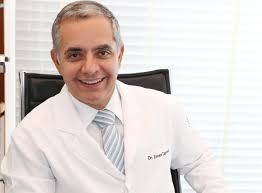 Ernani Caporossi é especialista em Dentística Restauradora e Prótese Dental, membro fundador da Sociedade Brasileira de Odontologia Estética (SBOE).