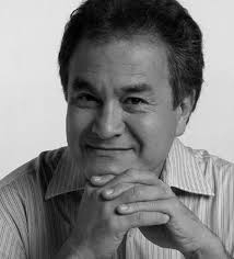 Roberto Shinyashiki é médico psiquiatra, com especialização em Administração de Empresas (MBA USP), é consultor organizacional, palestrante e escritor.