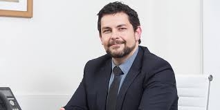 Élcio Pires Júnior é médico, coordenador da Cardiologia e Cirurgia Cardiovascular e coordenador das Unidades de Terapia Intensiva do Hospital e Maternidade Sino Brasileiro