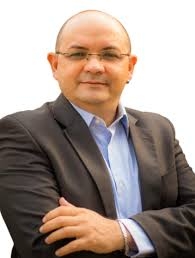 Jair Donato é jornalista em Cuiabá, escritor, consultor de desenvolvimento de pessoas, professor universitário, escritor, especialista em Gestão de Pessoas e Qualidade de Vida.