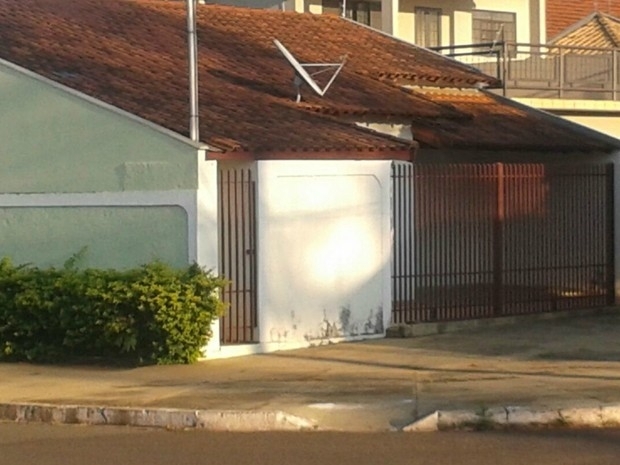 Policiais federais cumprem mandado em casa do bairro Portinho Pache, em Campo Grande