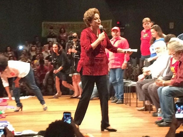 Dilma Rousseff em ato contra o impeachment na ltima quarta-feira (24) no Teatro dos Bancrios, em Braslia