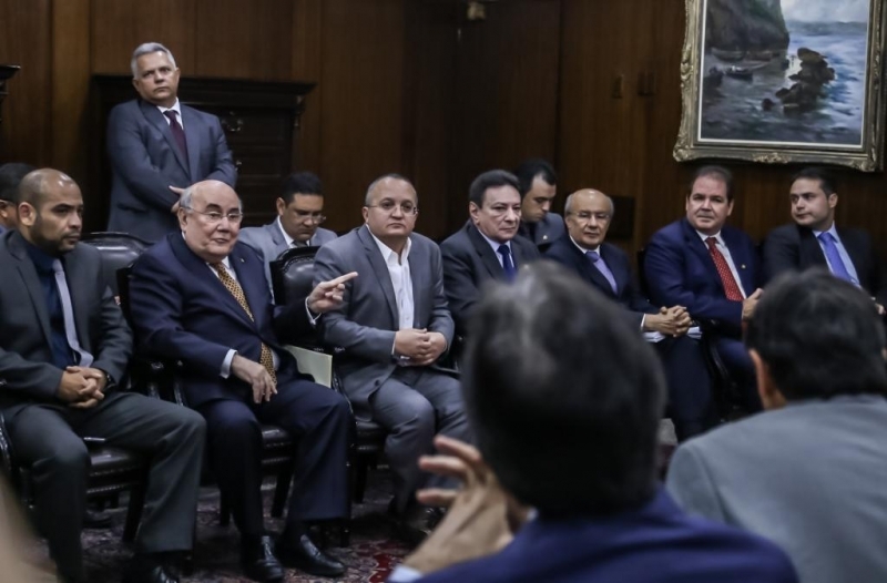 Taques e outros governadores cobraram recursos para os Estados em reunio no Senado e tambm no Palcio do Planalto.