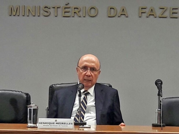 O ministro Henrique Meirelles durante entrevista no Ministrio da Fazenda sobre a renegociao da dvida dos estados