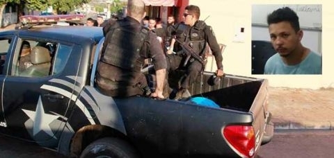Carlos Alberto (no detalhe)  irmo de Andr Luiz que acabou sendo morto por policiais