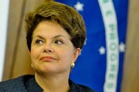 Tcnicos do Senado entregam ao secretrio-geral do Senado percia feita em documentos que embasam o pedido de impeachmen