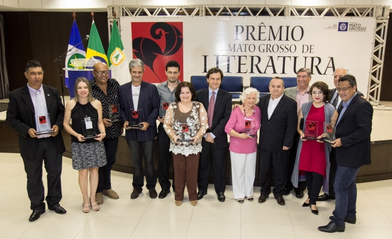 Os nove escritores que tiveram as obras premiadas nesta primeira edio do certame