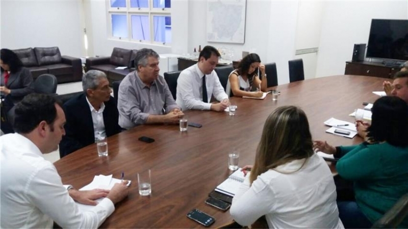 Seduc e AMM discutem repasse para o transporte escolar