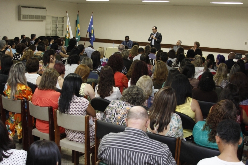 Profissionais da educao treinam processos de interveno pedaggica
