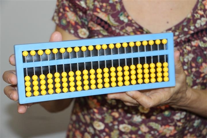 Curso ensina tcnicas de uso do soroban para deficientes visuais