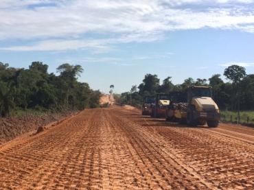 Seguem em ritmo acelerado a pavimentao da MT-170 entre Juruena e Cotriguau 
