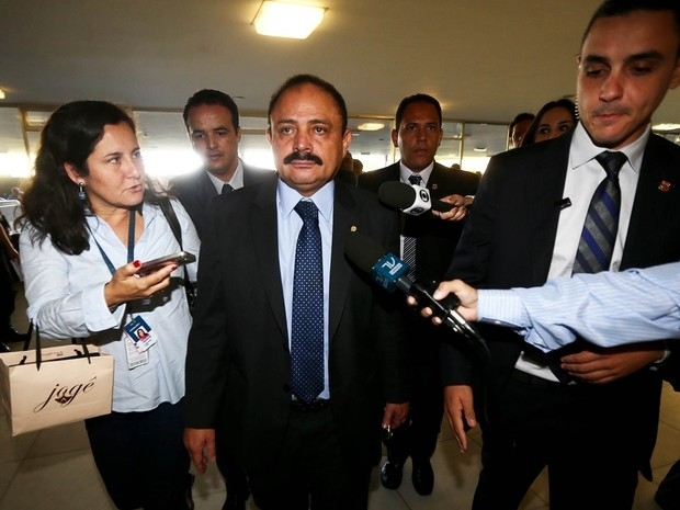 Presidente da Cmara dos Deputados chega  Cmara sem responder perguntas de jornalistas aps deciso sobre impeachment