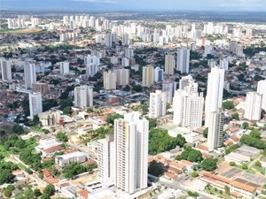 Vista area de Cuiab: temperatura mxima prevista para tera (26)  de 27C