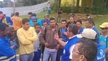 Joaquim Santana, presidente do SINTRAICCCM, de jaqueta ao centro.