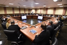 Governador Silval Barbosa se rene com secretrios
