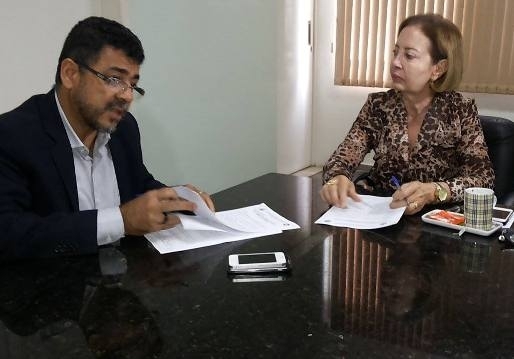 Diretor presidente do DAE, Zelands Santiago, e a desembargadora Clarice Claudino da Silva