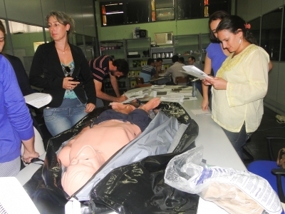 A principal misso da equipe de tcnicos da Politec seria levantar informaes para a identificao das vtimas fatais.