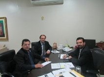 Portugus, o vice-governador Chico Daltro, e o prefeito de Mirassol D Oeste, Elias Leal