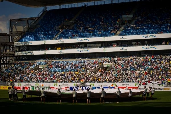 Aspectos de oito reas foram testadas durante o jogo entre Luverdense e Vasco, neste sbado. Estdio recebeu 17.808 pess