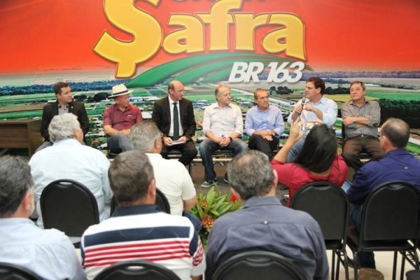 Ministro da Agricultura, Pecuria e Abastecimento, Neri Geller, e prefeito Otaviano Pivetta