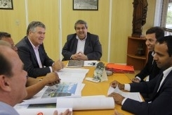 Durante a reunio, o procurador-geral apresentou o projeto arquitetnico da nova sede e a proposta de parceria