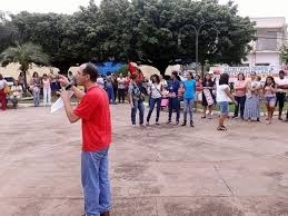Presidente do Sintep/subsede Vrzea Grande, Gilmar Soares, durante ato dos professores