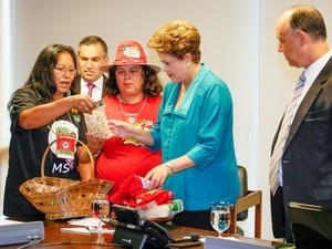Dilma recebe integrantes do MST aps ato com feridos na Esplanada