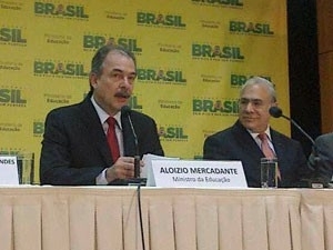 O ministro da Educao, Aloizio Mercadante, falou sobre o Enem nesta segunda-feira
