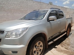 O veculo foi roubado no bairro Jardim Eldorado por volta das 20 horas