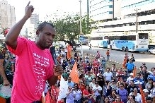 A manifestao marca o 45 dia de greve dos profissionais da educao