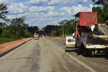 Pavimentao da MT-322 trecho Matup - rio Xing em junho de 2013