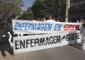 Greve dos enfermeiros e tcnicos da rede privada continua por tempo indeterminado na Capital