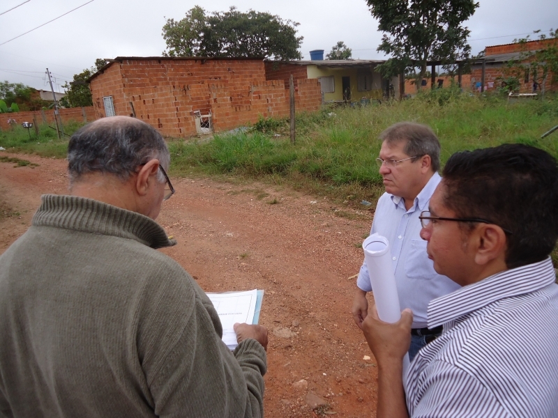 Prefeito Walace Guimares e a equipe tcnica do Departamento de gua e Esgoto de Vrzea Grande