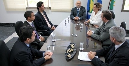 Tambm estiveram presente na reunio, o Diretor Geral do TRE, Mauro Diogo e o juiz membro, Jos Luiz Blaszak.