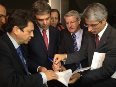 Bancada do Rio de Janeiro com ação contra sessão do Congresso que decidiu derrubar veto à Lei dos Royalties