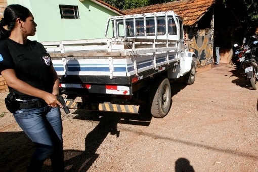 A operao policial contou com mais de 100 policiais, entre civis e militares