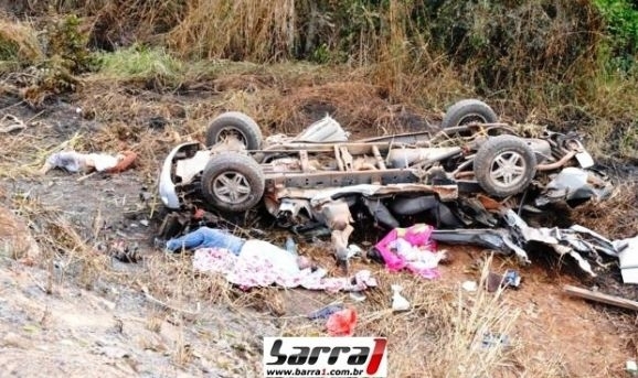 Camionete ficou completamente destruda