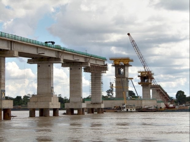 Construo da ponte sobre o rio Madeira