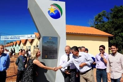 Governo do Estado inaugura e entrega casas em Cuiab