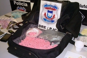 DRE apreende droga sinttica e dinheiro europeu com dois traficantes.