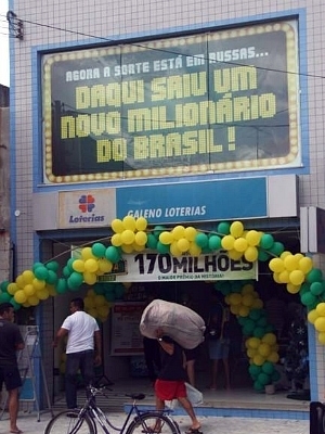 Lotrica no CE comemora prmio da Mega Virada.