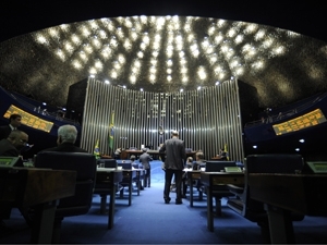 Plenário do Senado, durante discussão de 2º turno da proposta de emenda constitucional que prorroga a DRU