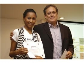 Os alunos receberam os diplomas das mos do presidente do TRE, desembargador Rui Ramos Ribeiro.
