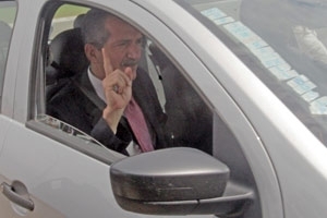 O deputado federal Aldo Rebelo (PC do B-SP) ao chegar ao Palácio da Alvorada para encontro com apresidente Dilma