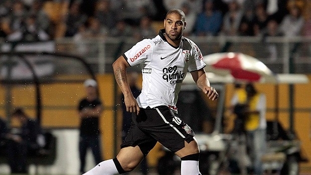 Adriano entrou, mas participou pouco do jogo