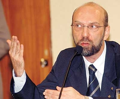 Ex-deputado federal e candidato ao senado em 2010 pelo Partido dos Trabalhadores, Carlos Abicalil.