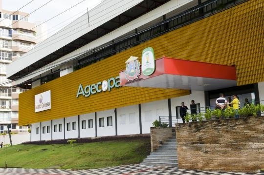 So dois auditores da rea de engenharia, um da rea do direito e outro com formao econmica.